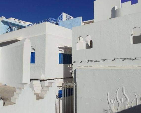 Kadr z Maroka przedstawiający typową lokalną zabudowę - zdjęcie z wystawy Aleksandry Bednarek